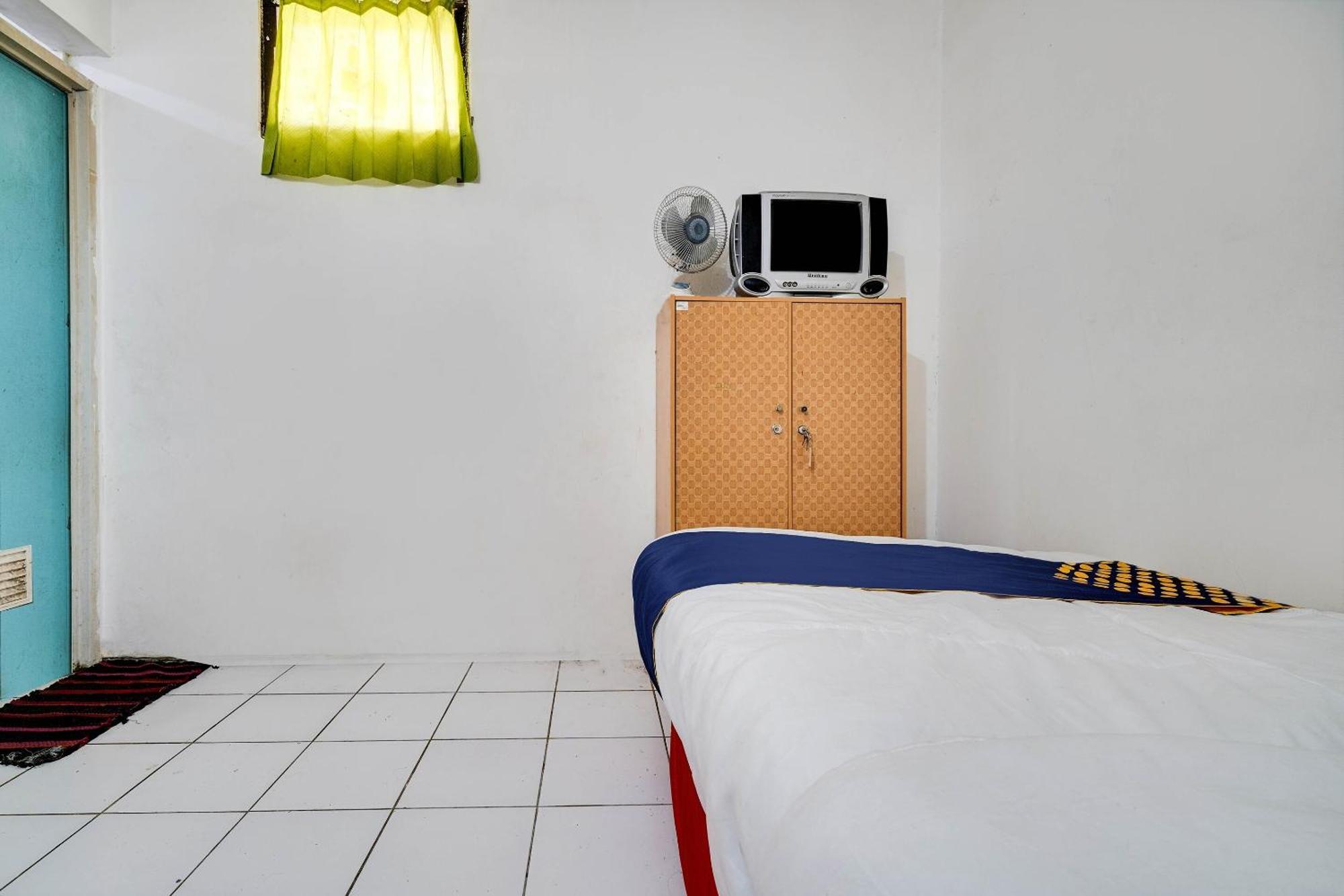Spot On 91775 14 Syariah Hotel Bandung